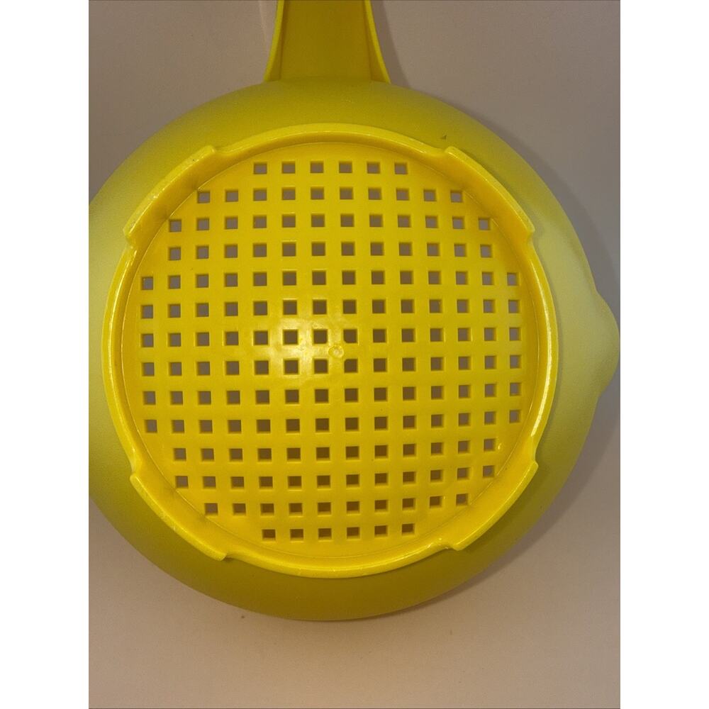 Vintage TUPPERWARE 1 QUART YELLOW STRAINER~Colander~USA~ Retired - Picture 3 of 6